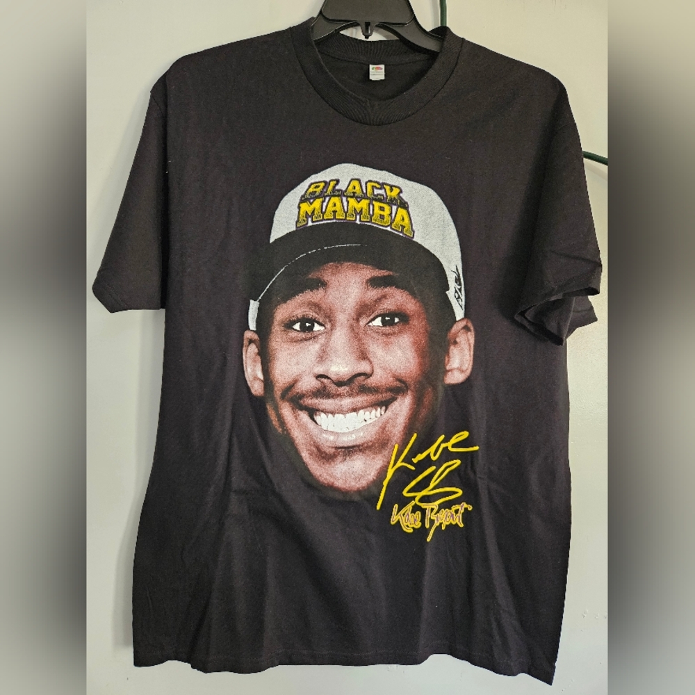 Kobe Bryant Big Face 'Black Mamba' Modern Graphic T-shirt Size XL